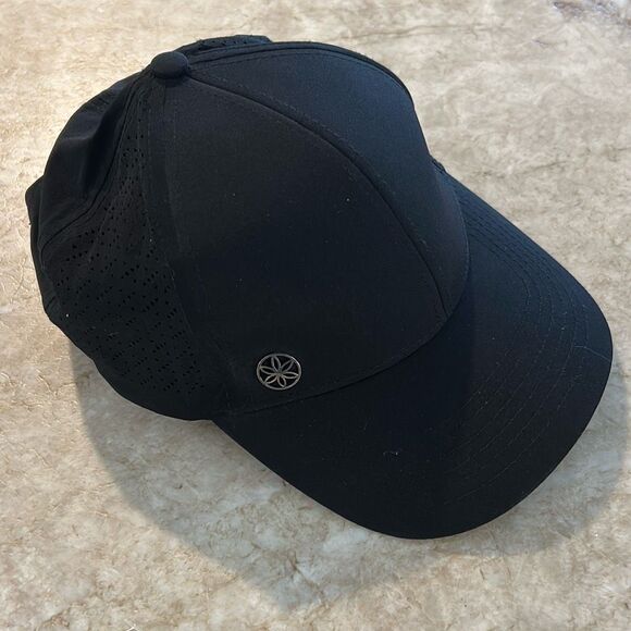 GAIAM Black Hat - Picture 1 of 6